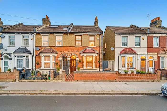 3 Bedroom End Of Terrace House For Sale In Grasmere Road, SE25