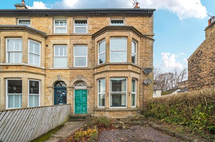 3 Bedroom End Of Terrace House For Sale In Franklin Road, Harrogate, HG1