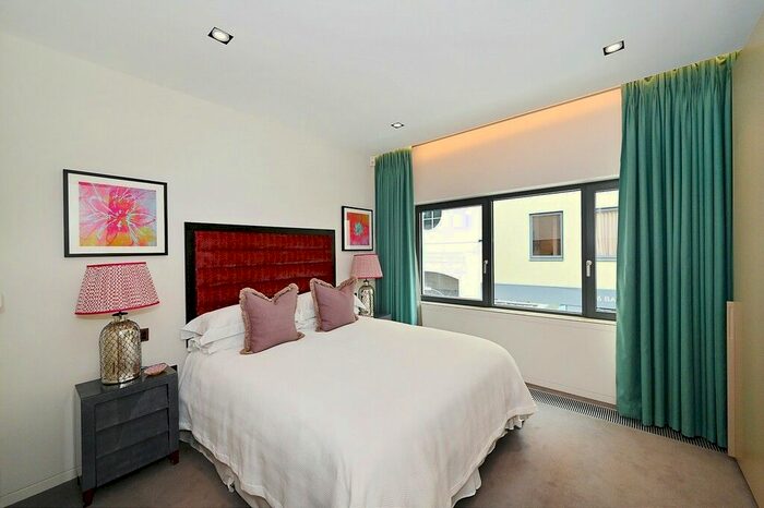 2 Bedroom Flat To Rent In Babmaes Street, St James, SW1Y