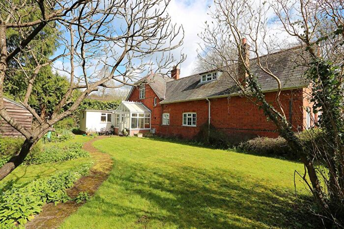 6 Bedroom Country House For Sale In Whitchurch-on-Thames - Walk To Shops & Train Station, RG8