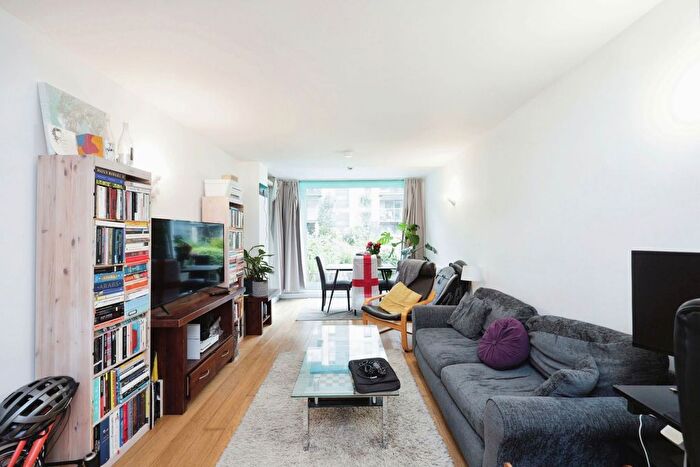 2 Bedroom Flat For Sale In Cardinal Building, Station Approach, Hayes, UB3