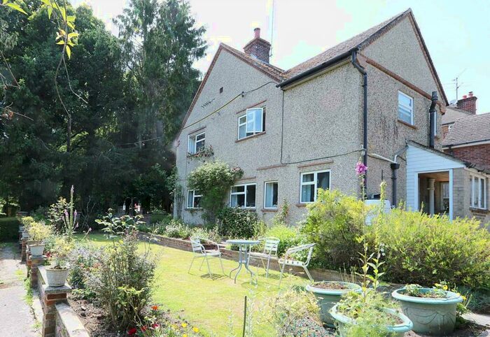 2 Bedroom Detached House For Sale In The Slade, Bucklebury, Berkshire, RG7