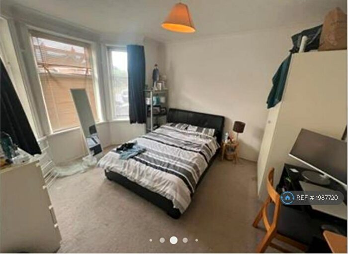 5 Bedroom Detached House To Rent In Columbia Road, Bournemouth, BH10