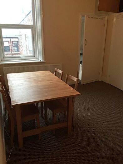3 Bedroom Flat To Rent In Helmsley Road, Newcastle Upon Tyne, NE2