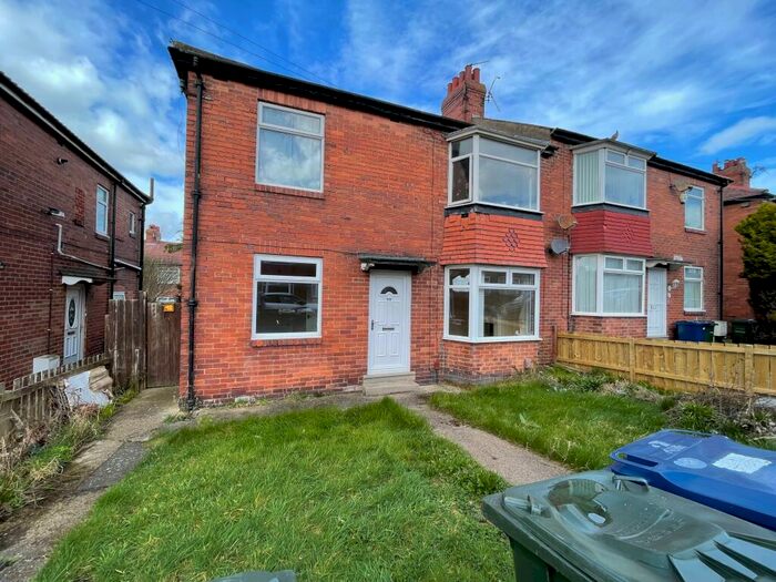 2 Bedroom Flat To Rent In Angerton Gardens, Fenham, Newcastle Upon Tyne, NE5