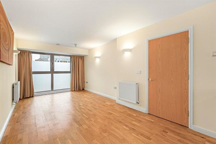 1 Bedroom Apartment For Sale In Throwley Way, Sutton, SM1