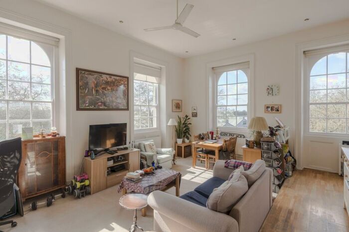 2 Bedroom Flat To Rent In Market Road London, N7