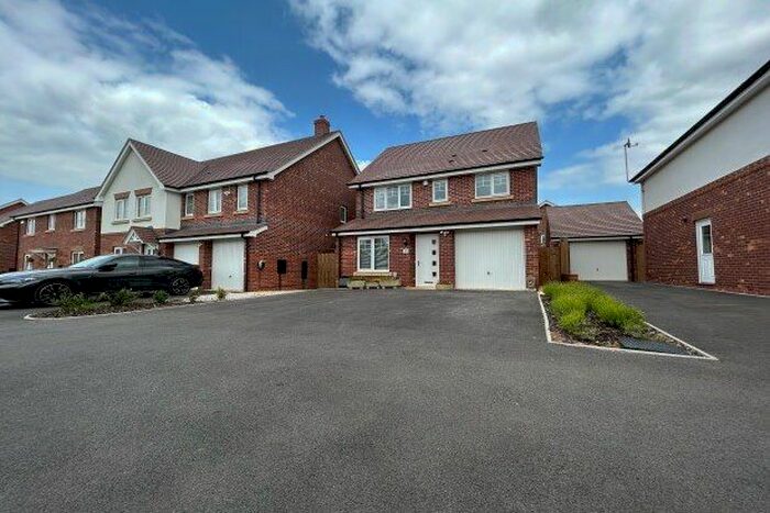 3 Bedroom Link Detached House To Rent In Drooper Drive, Stratford-Upon-Avon, CV37
