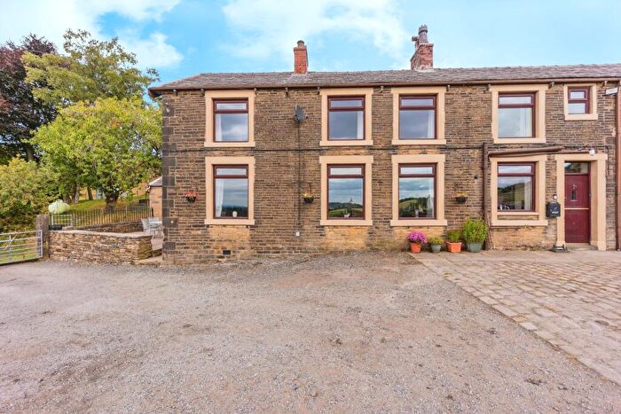 3 Bedroom Semi-Detached House For Sale In Grains Road, Shaw, Oldham, Greater Manchester, OL2