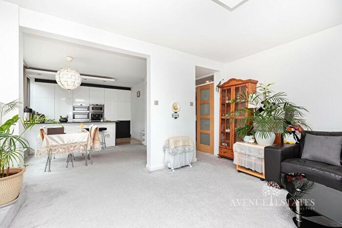 2 Bedroom Maisonette For Sale In Admirals Walk, West Cliff Road, Bournemouth, Dorset, BH2