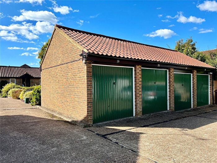 1 Bedroom Flat For Sale In Chasefield Close, Guildford, Surrey, GU4
