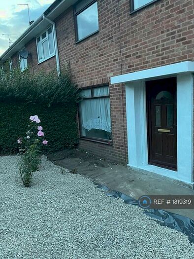 2 Bedroom End Of Terrace House To Rent In Newhall Crescent, Leeds, LS10