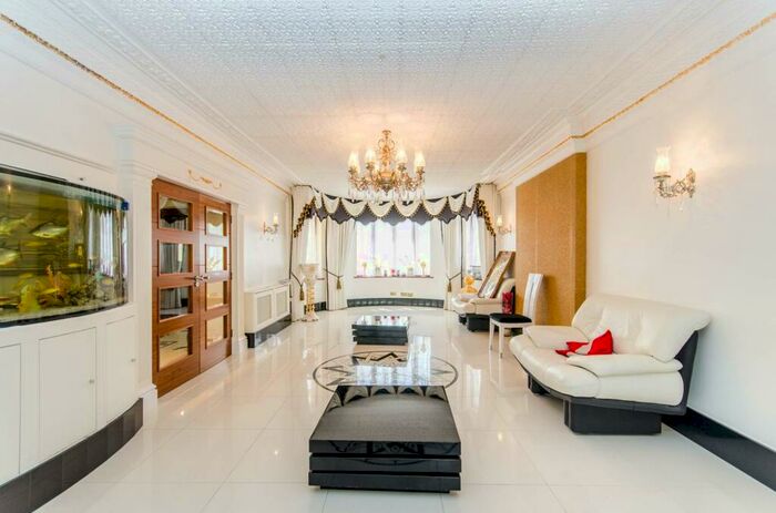 7 Bedroom House To Rent In Dobree Avenue, Willesden, London, NW10