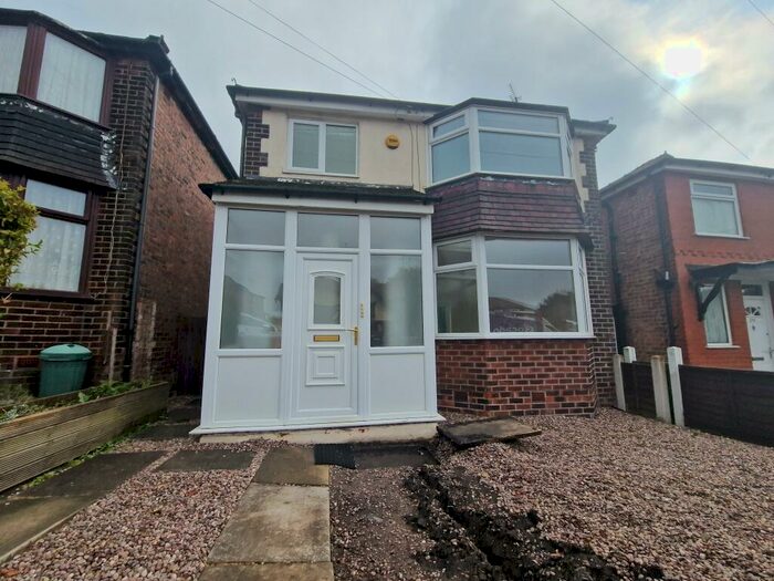 3 Bedroom Detached House To Rent In Heywood Road, Prestwich, Manchester, M25