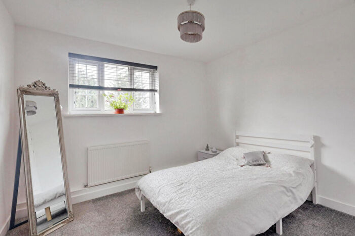 3 Bedroom Terraced House For Sale In Lodge Close, Rayleigh, SS6