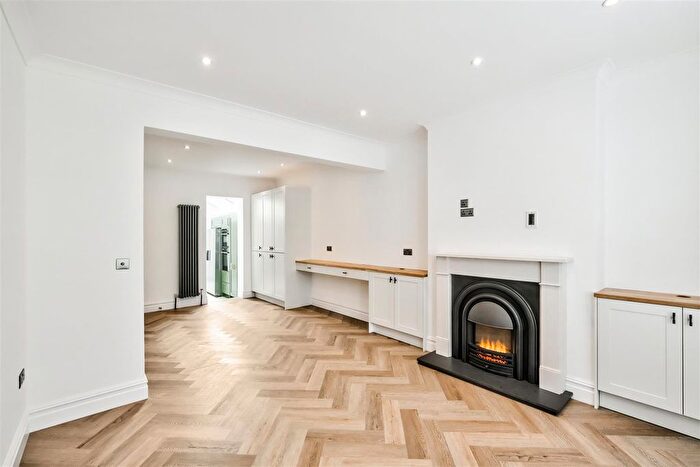 4 Bedroom Property To Rent In Rosaville Road, London, SW6