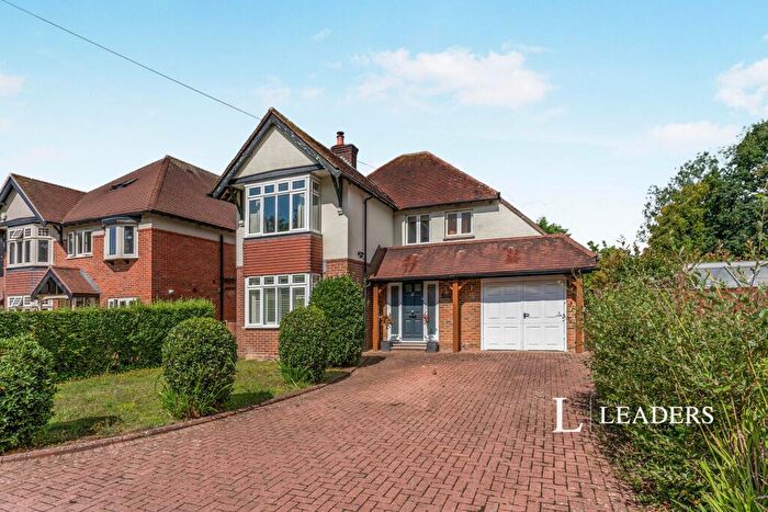4 Bedroom Detached House To Rent In Portsmouth Road, Horndean, PO8