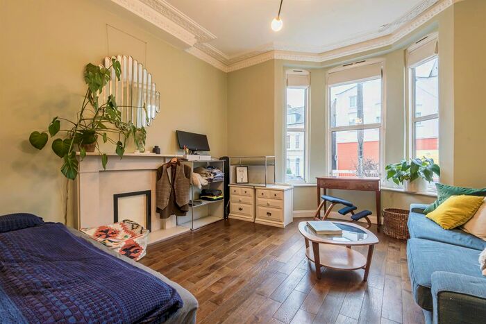 2 Bedroom Flat To Rent In Devonport Road, Shepherds Bush, London W12