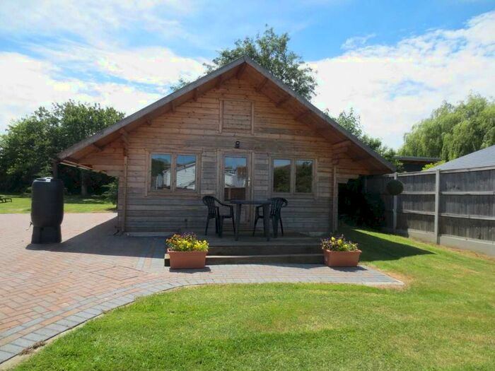 Bungalow To Rent In New House Close, Canterbury, CT4