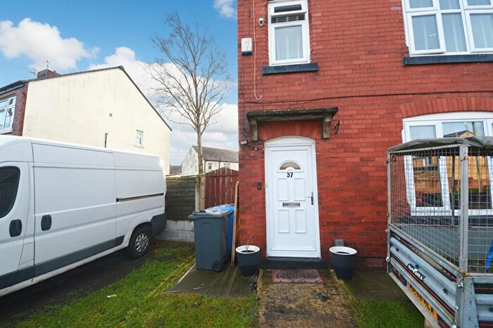 3 Bedroom Semi Detached House To Rent In Hirst Avenue, Worsley, M28