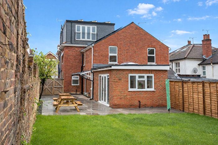 1 Bedroom Flat To Rent In St. Michaels Road, Aldershot, Hampshire, GU12