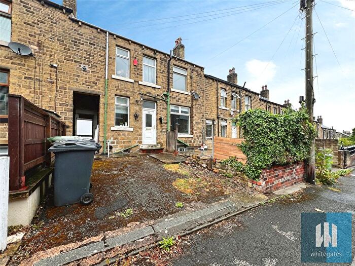 2 Bedroom Terraced House For Sale In Blackmoorfoot Road, Huddersfield, HD4
