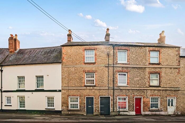 3 Bedroom Terraced House For Sale In Kings End, Bicester, Oxfordshire, OX26