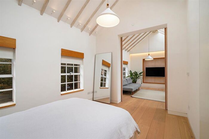 1 Bedroom Flat To Rent In Mile End Road, Mile End, E1