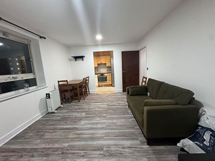 2 Bedroom Flat For Sale In Hainault Street, Ilford, IG1