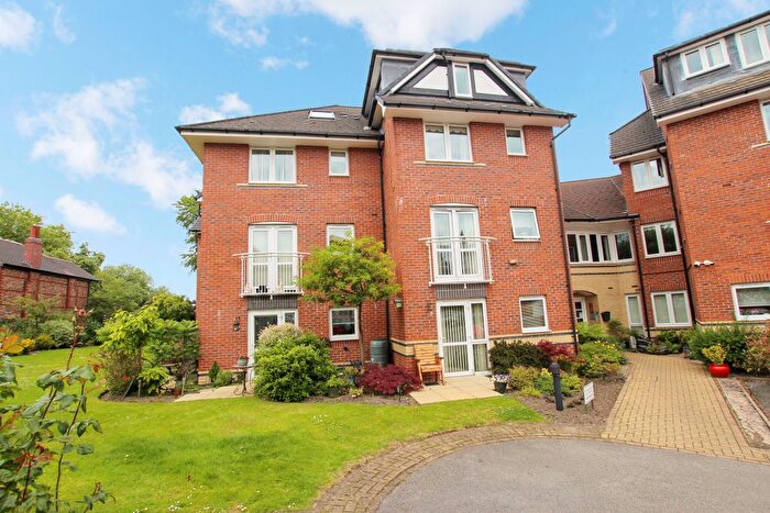 2 Bedroom Flat For Sale In Manor Avenue, Manchester, Greater Manchester, M41