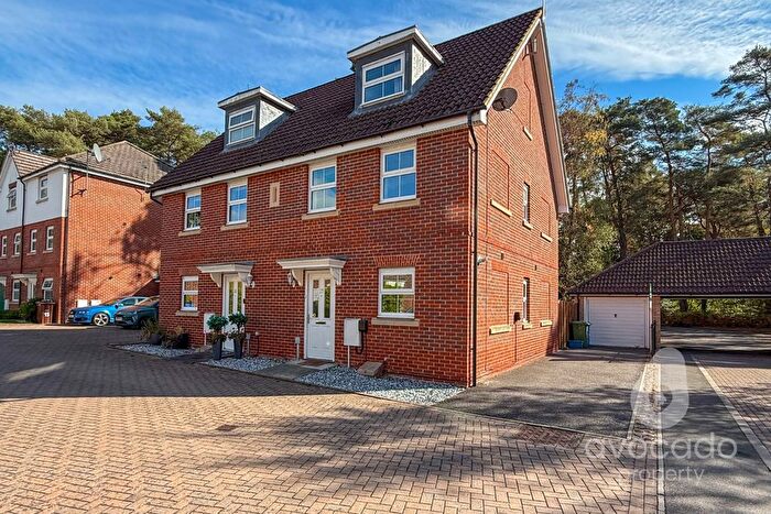 3 Bedroom Semi-Detached House To Rent In Haskins Gardens, Farnborough, Hampshire, GU14