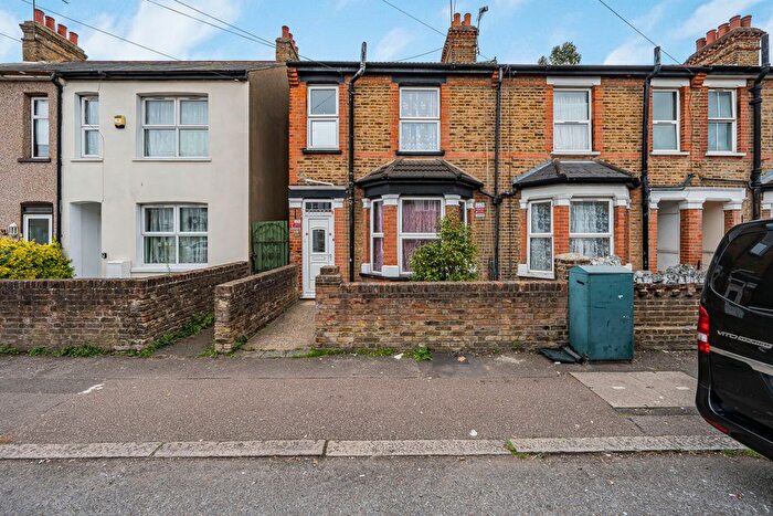 2 Bedroom End Of Terrace House For Sale In Cromwell Road, Hayes, Middlesex, UB3