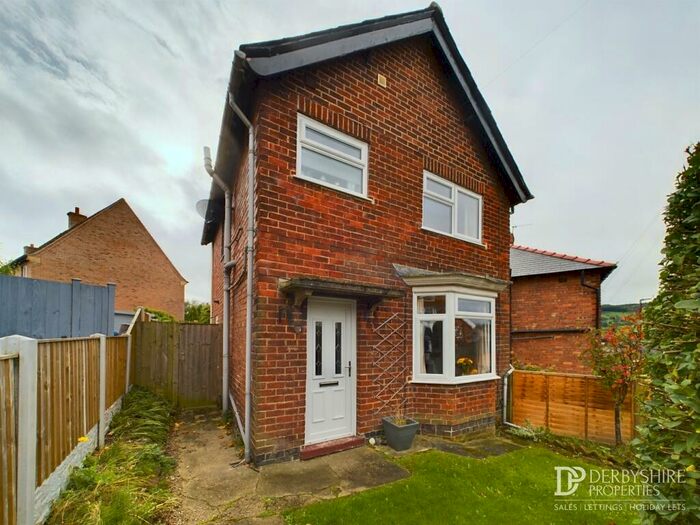 3 Bedroom Detached House For Sale In Holt Drive, Matlock, DE4