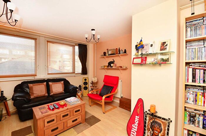 2 Bedroom Flat To Rent In Tolsford Road, Hackney, London, E5