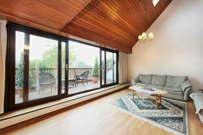 4 Bedroom Property To Rent In Northumberland Place, Richmond, TW10