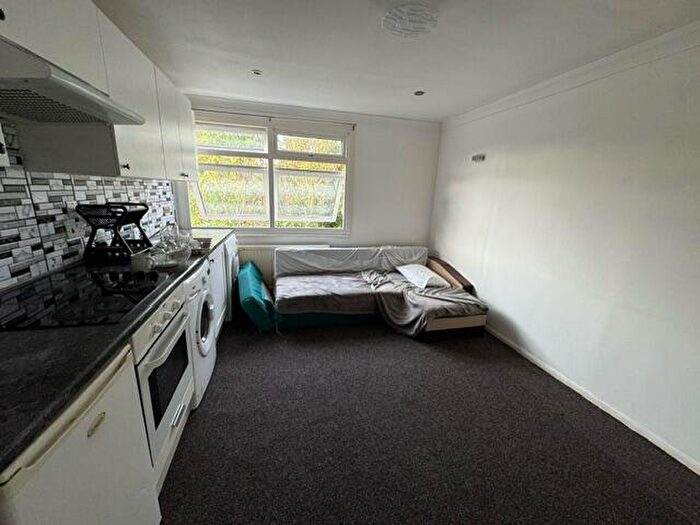 1 Bedroom Flat To Rent In Holmwood Grove, Mill Hill, NW7