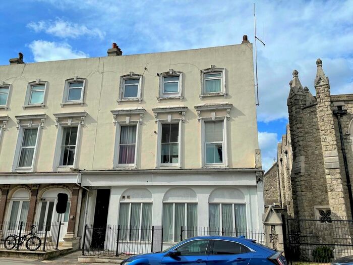 1 Bedroom Flat To Rent In Pevensey Road, Eastbourne, BN21