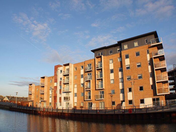2 Bedroom Flat To Rent In Heia Wharf, Hawkins Road, CO2