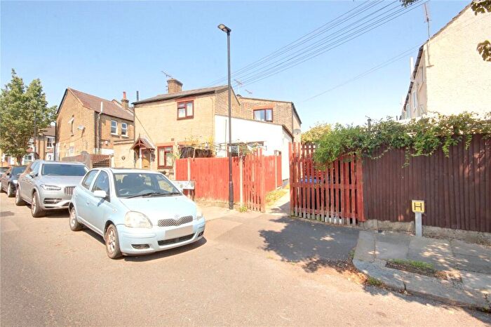 2 Bedroom End Of Terrace House For Sale In Cross Road, Enfield, EN1