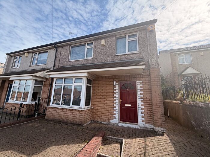 3 Bedroom Semi-Detached House To Rent In Broadstone Way, Bradford, West Yorkshire, BD4