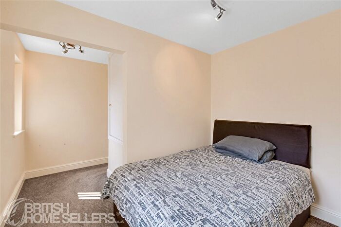 3 Bedroom Detached House For Sale In Wroe Place, Wyke, Bradford, West Yorkshire, BD12