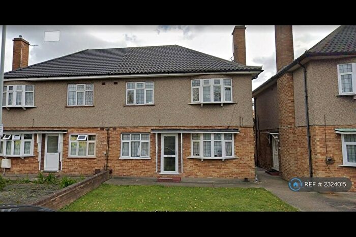 2 Bedroom Maisonette To Rent In Eastern Avenue, Ilford, IG2