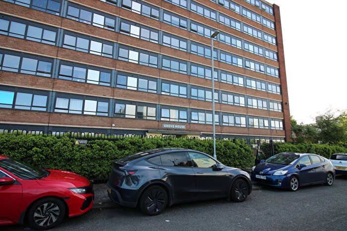2 Bedroom Flat For Sale In Skerton Road, Old Trafford, Manchester., M16