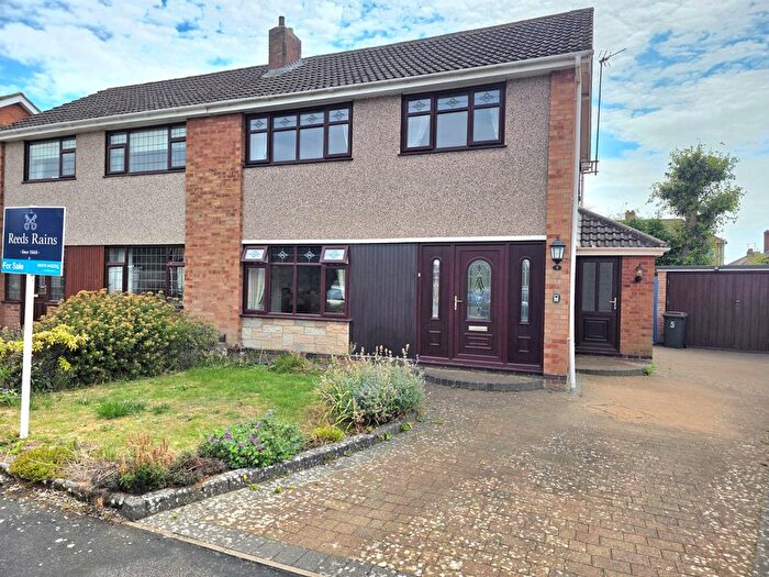 3 Bedroom Semi-Detached House For Sale In Wye Close, Bulkington, Bedworth, Warwickshire, CV12