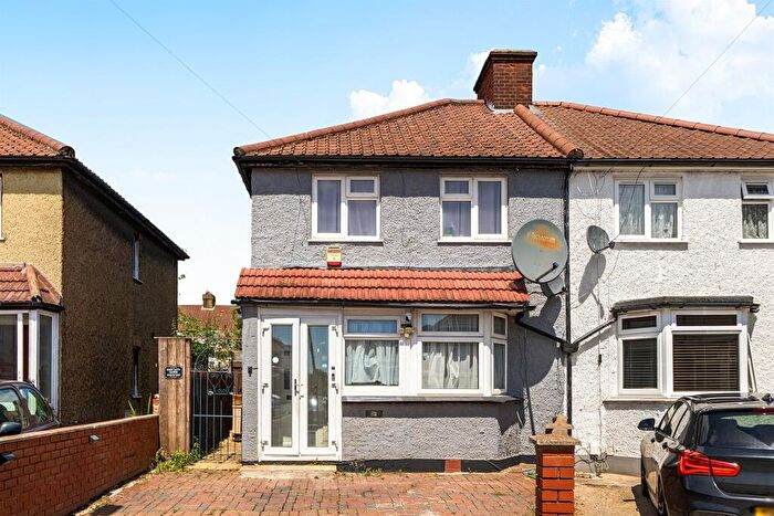 3 Bedroom Semi-Detached House For Sale In Tenby Road, Enfield, EN3