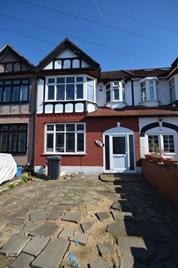 4 Bedroom Terraced House To Rent In Ilfracombe Gardens, Romford, RM6