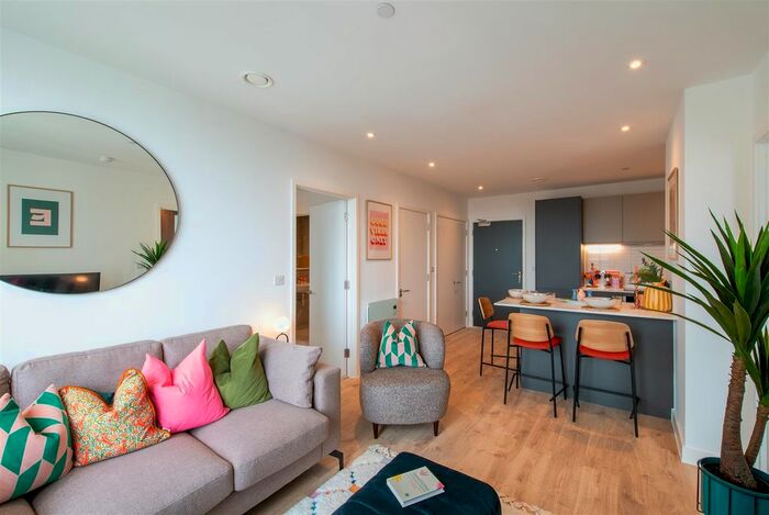 2 Bedroom Flat To Rent In Eda, Salford Quays, M50