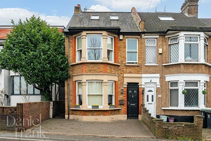 3 Bedroom Semi Detached House For Sale In Sewardstone Road, Waltham Abbey, EN9