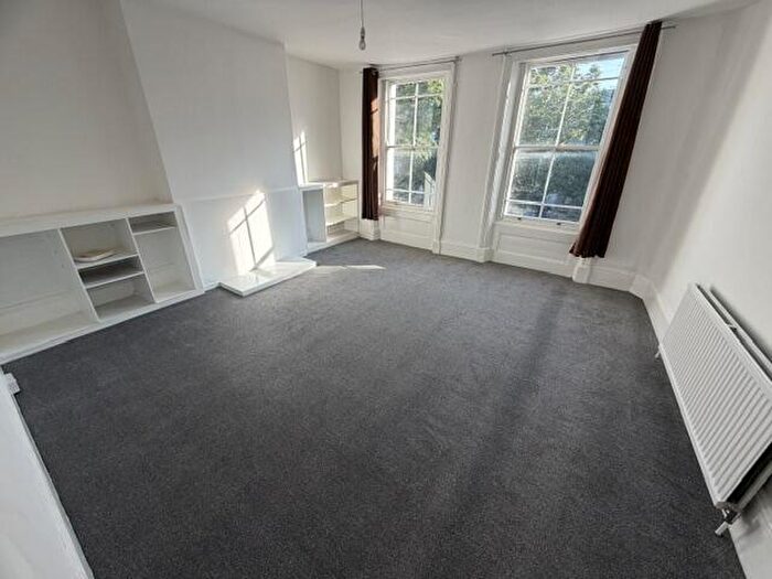2 Bedroom Flat To Rent In Holloway Road, Islington, London, N19