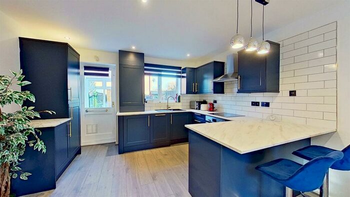 2 Bedroom Terraced House To Rent In Cotswold Way, Worcester Park, KT4